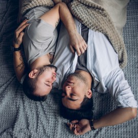 2 mannen in bed